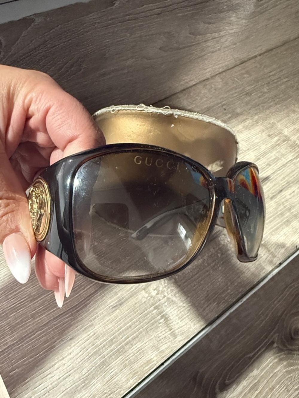 Gucci Oversized Brown Gradient Women's Sunglasses with Gold Accent - Picture 4 of 6